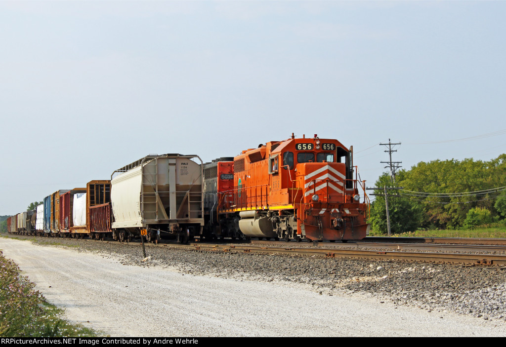 L510 arrives after a jaunt to Waukesha to do its morning switching